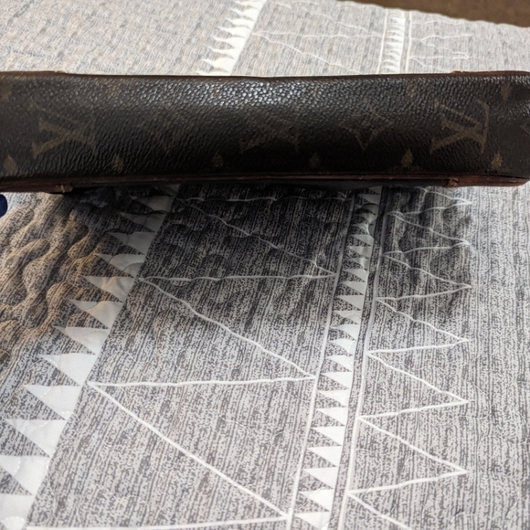 Authentic Louis Vuitton Clutch - Marley Dragonne   cosmetics, toiltery - Picture 8 of 14